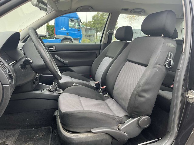 Volkswagen golf 1.6-16v 2003 | 55-lj-jn - afbeelding 8 van  15