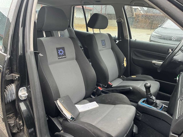 Volkswagen golf 1.6-16v trendline 2001 | 83-gx-vl - afbeelding 17 van  25