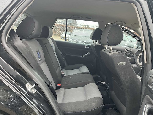 Volkswagen golf 1.6-16v trendline 2001 | 83-gx-vl - afbeelding 15 van  25