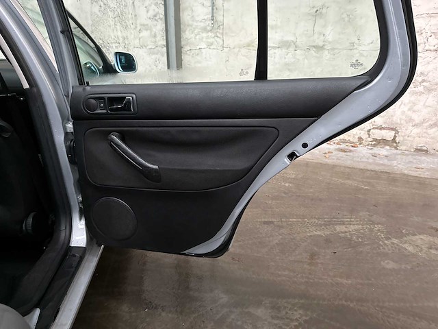 Volkswagen golf 1.6 trendline 101pk 2001 automaat, 23-hp-fx - afbeelding 31 van  42