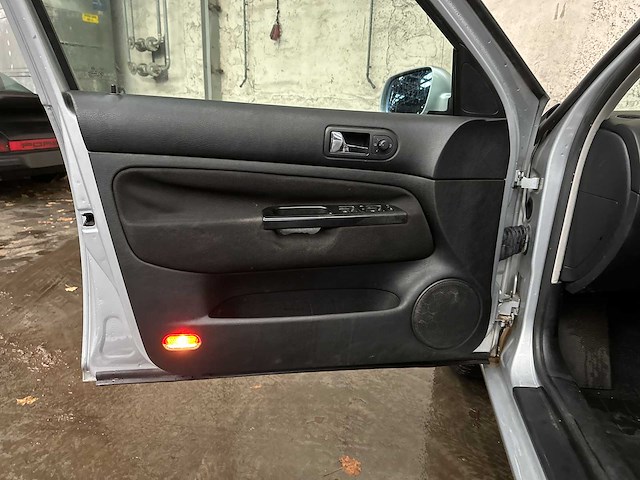 Volkswagen golf 1.6 trendline 101pk 2001 automaat, 23-hp-fx - afbeelding 19 van  42