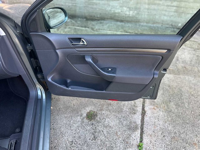 Volkswagen golf 1.6 turijn 102pk 2004, 36-lld-5 - afbeelding 33 van  36