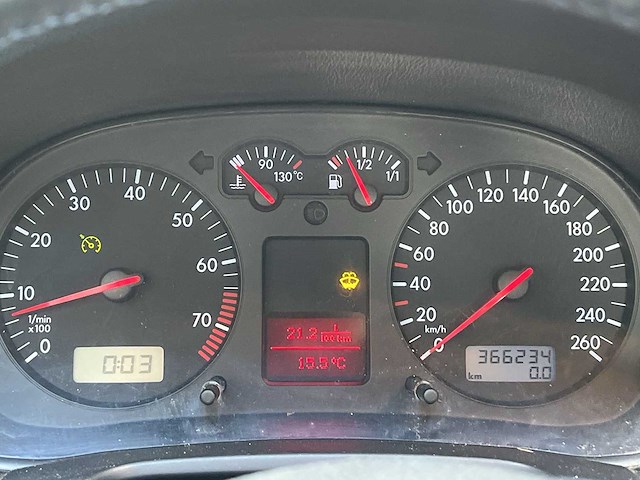 Volkswagen golf 2.3 v5 highline 2001 | 27-hf-dz i - afbeelding 4 van  23