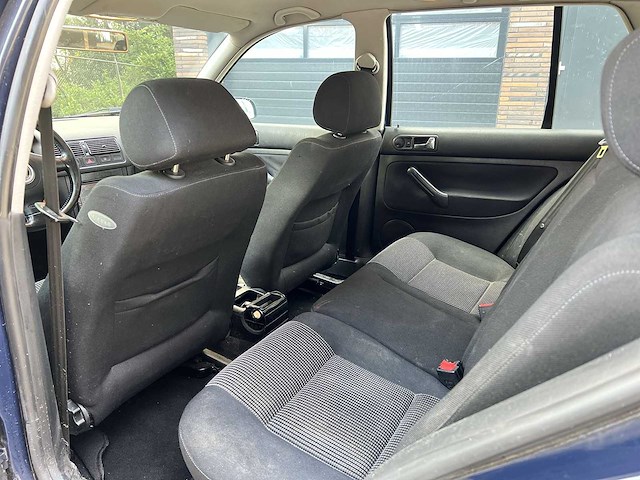 Volkswagen golf 2.3 v5 highline 2001 | 27-hf-dz i - afbeelding 11 van  23