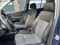 Volkswagen golf 2.3 v5 highline 2001 | 27-hf-dz i - afbeelding 18 van  23