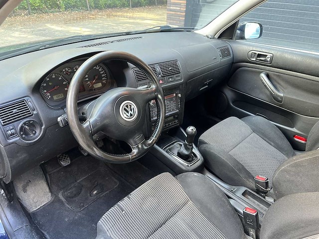 Volkswagen golf 2.3 v5 highline 2001 | 27-hf-dz i - afbeelding 20 van  23