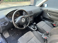 Volkswagen golf 2.3 v5 highline 2001 | 27-hf-dz i - afbeelding 20 van  23