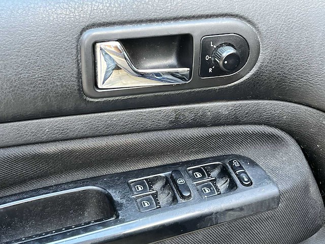 Volkswagen golf 2.3 v5 highline 2001 | 27-hf-dz i - afbeelding 22 van  23