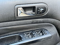 Volkswagen golf 2.3 v5 highline 2001 | 27-hf-dz i - afbeelding 22 van  23