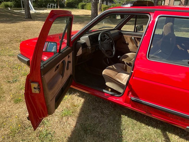 Volkswagen golf gl uitvoering oldtimer - afbeelding 13 van  38