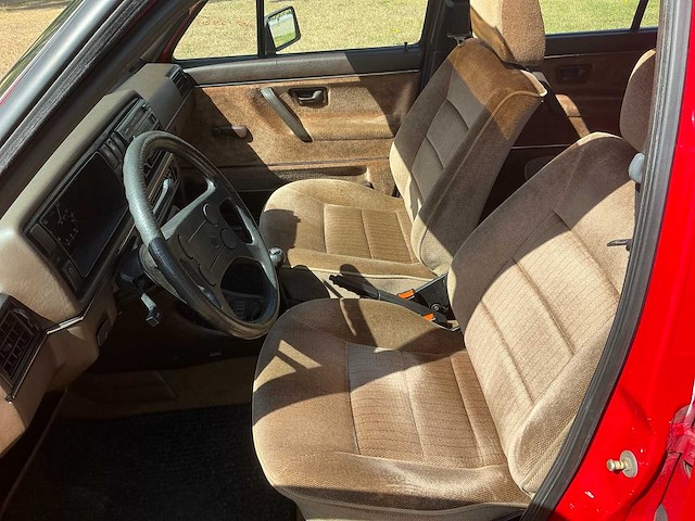 Volkswagen golf gl uitvoering oldtimer - afbeelding 14 van  38