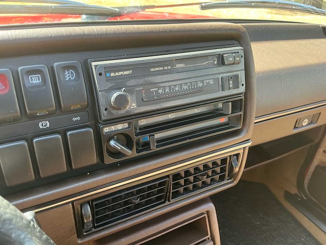 Volkswagen golf gl uitvoering oldtimer - afbeelding 18 van  38