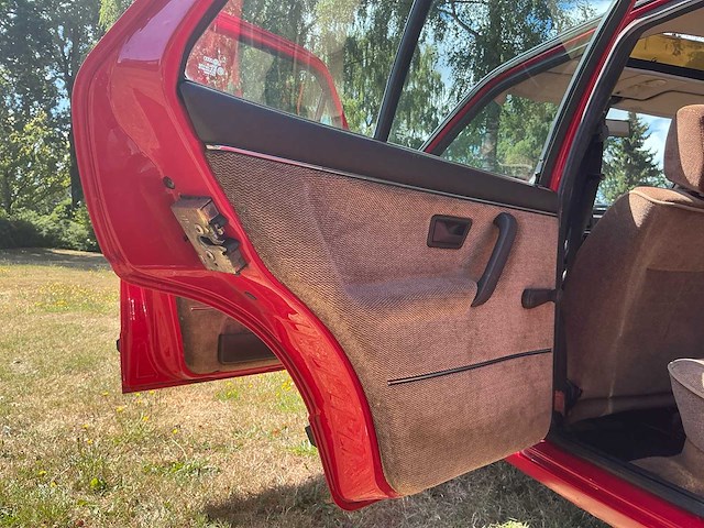 Volkswagen golf gl uitvoering oldtimer - afbeelding 25 van  38