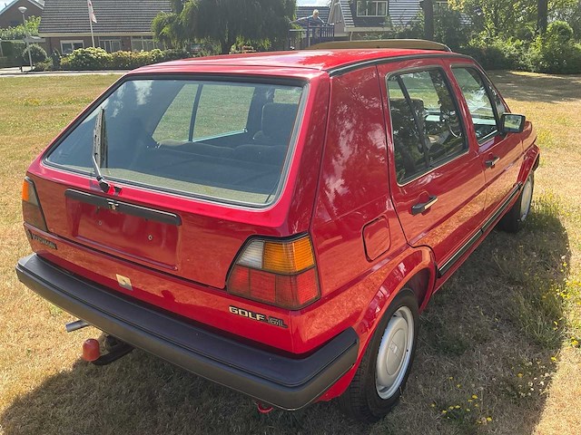 Volkswagen golf gl uitvoering oldtimer - afbeelding 34 van  38
