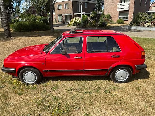 Volkswagen golf gl uitvoering oldtimer - afbeelding 37 van  38