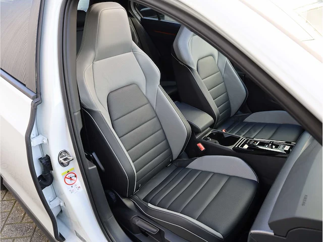 Volkswagen golf gte 1.5 ehybrid 272pk automaat 2025 garantie 2030 - afbeelding 31 van  51