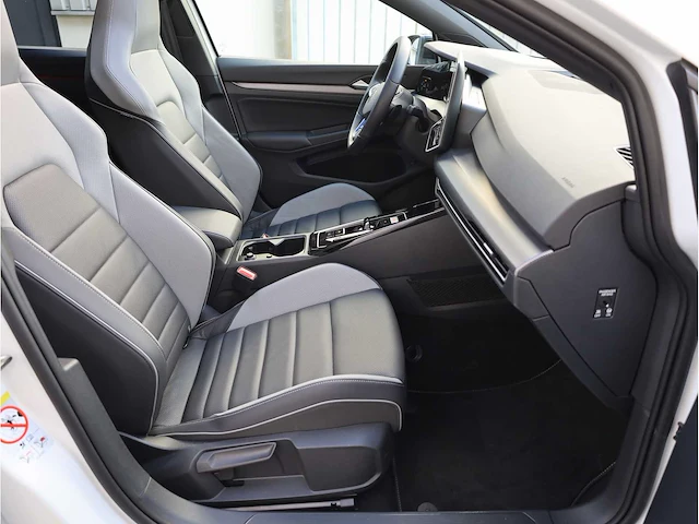 Volkswagen golf gte 1.5 ehybrid 272pk automaat 2025 garantie 2030 - afbeelding 23 van  44