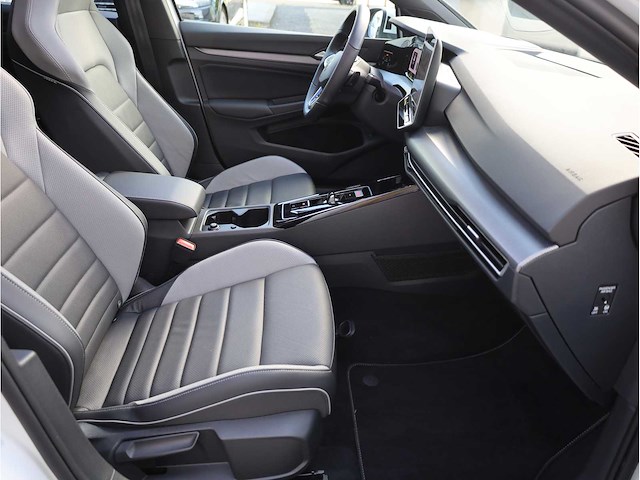 Volkswagen golf gte 1.5 ehybrid phev 272pk automaat 2025 garantie 2030 - afbeelding 35 van  52