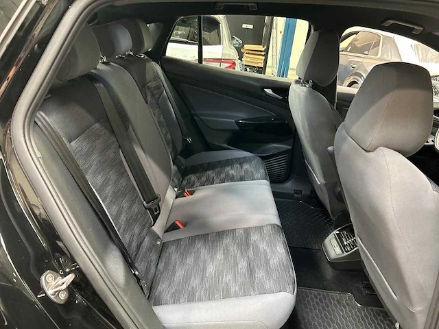 Volkswagen id.5 pro business 77 kwh 150kw automaat 2023 - afbeelding 13 van  47