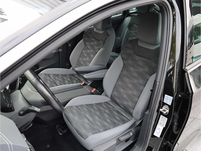 Volkswagen id.5 pro business 77 kwh 150kw automaat 2023 - afbeelding 4 van  48