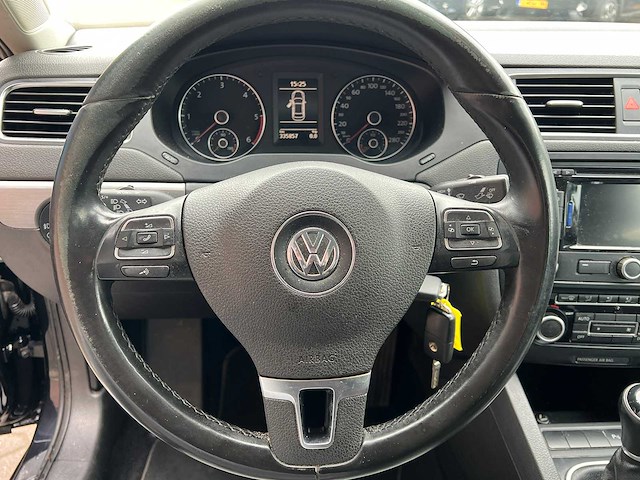 Volkswagen jetta 1.6 tdi high exec l., 3-kff-83 - afbeelding 2 van  16