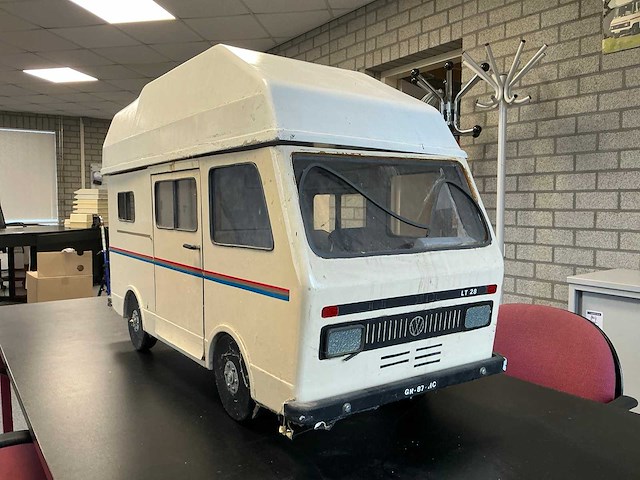 Volkswagen lt 28 camperbus schaalmodel - afbeelding 1 van  4