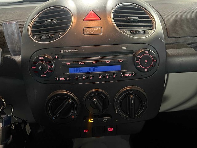 Volkswagen new beetle 1.9 tdi highline, 73-lxt-1 - afbeelding 4 van  15