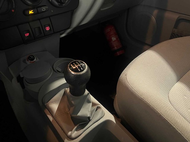 Volkswagen new beetle 1.9 tdi highline, 73-lxt-1 - afbeelding 5 van  15