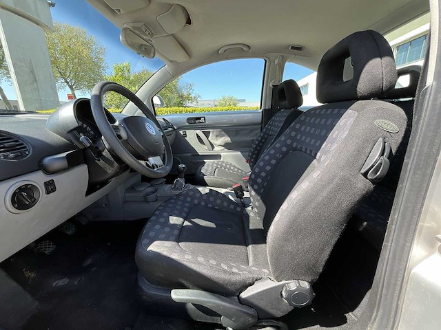 Volkswagen new beetle 2.0 highline 1999 | 88-jdr-8 - afbeelding 2 van  26