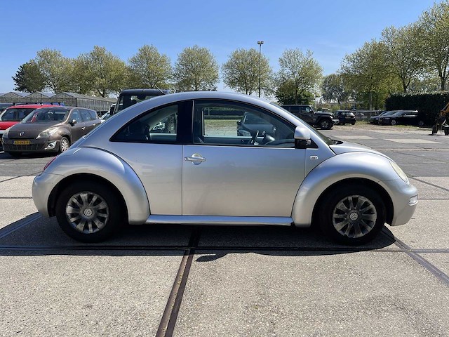 Volkswagen new beetle 2.0 highline 1999 | 88-jdr-8 - afbeelding 11 van  26