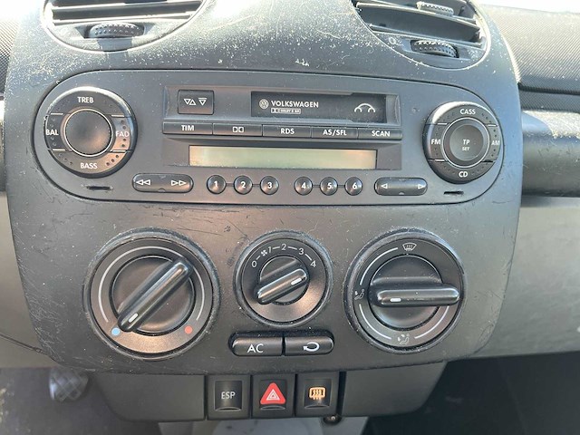 Volkswagen new beetle 2.0 highline 1999 | 88-jdr-8 - afbeelding 15 van  26