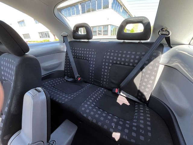 Volkswagen new beetle 2.0 highline 1999 | 88-jdr-8 - afbeelding 18 van  26