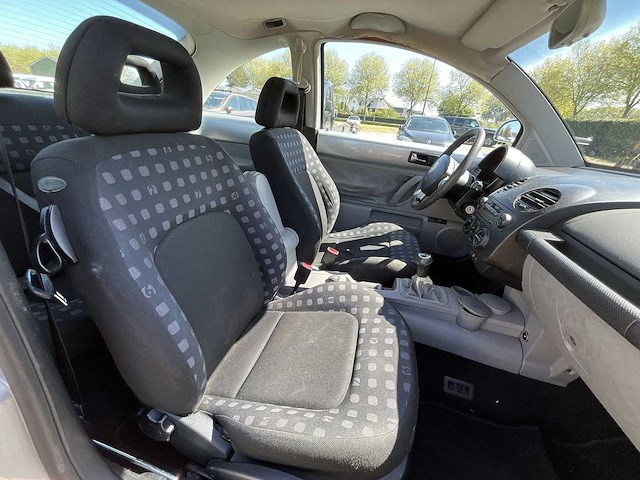 Volkswagen new beetle 2.0 highline 1999 | 88-jdr-8 - afbeelding 19 van  26