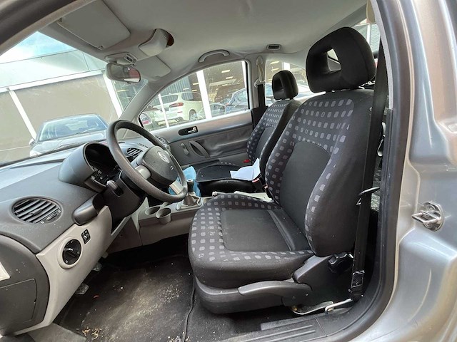 Volkswagen new beetle 2.0 highline 2001 | 09-gx-nv - afbeelding 8 van  22