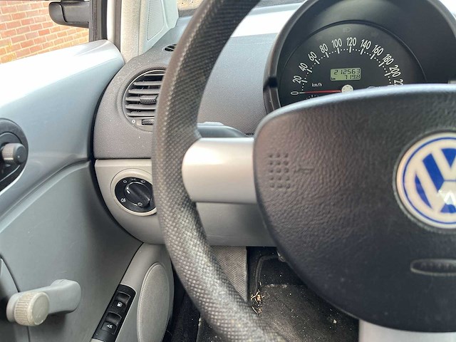 Volkswagen new beetle 2.0 highline 2001 | 09-gx-nv - afbeelding 21 van  22