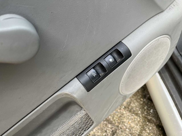 Volkswagen new beetle 2.0 highline 2001 | 09-gx-nv - afbeelding 17 van  22