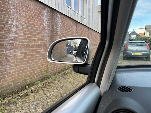 Volkswagen new beetle 2.0 highline 2001 | 09-gx-nv - afbeelding 18 van  22