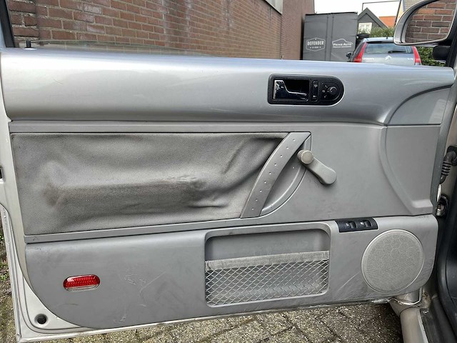 Volkswagen new beetle 2.0 highline 2001 | 09-gx-nv - afbeelding 12 van  14