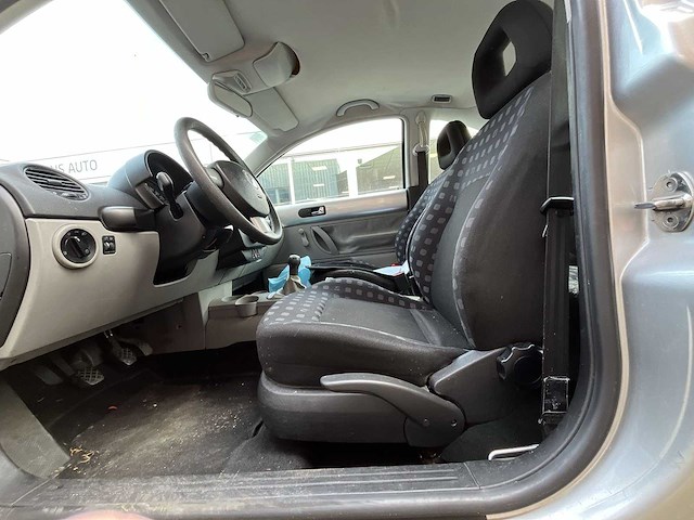 Volkswagen new beetle 2.0 highline 2001 | 09-gx-nv - afbeelding 16 van  22