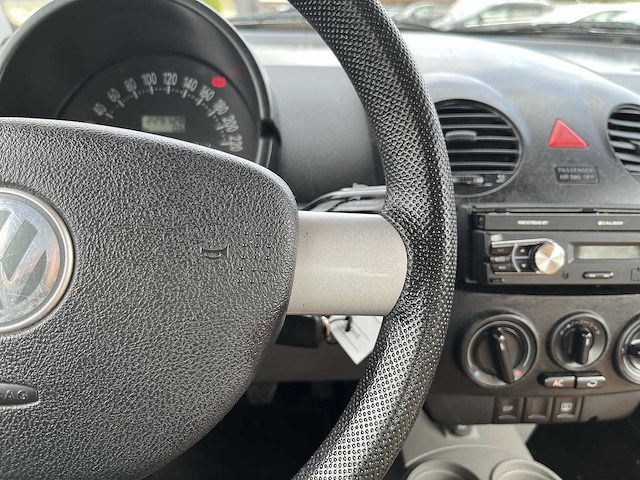 Volkswagen new beetle 2.0 highline 2003 | 13-nk-hs - afbeelding 8 van  23