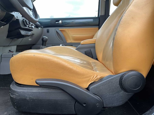 Volkswagen new beetle 2.0 highline 2003 | 13-nk-hs - afbeelding 13 van  25