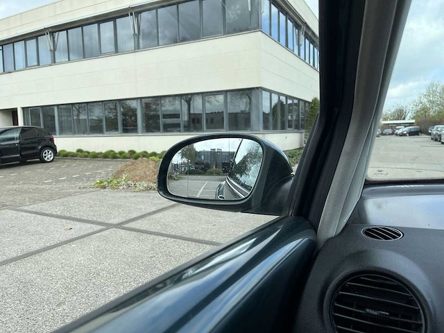 Volkswagen new beetle 2.0 highline 2003 | 13-nk-hs - afbeelding 16 van  25
