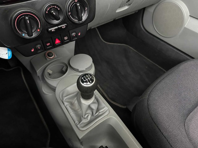 Volkswagen new beetle cabriolet 1.4 turijn 75pk 2003, th-271-j - afbeelding 17 van  34