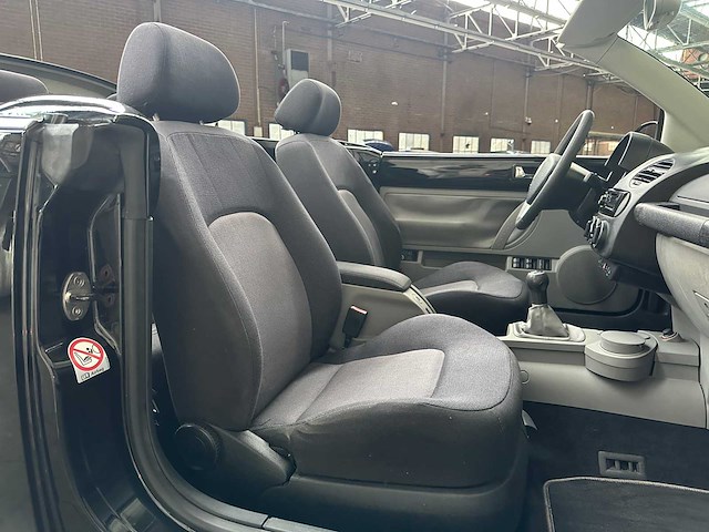 Volkswagen new beetle cabriolet 1.4 turijn 75pk 2003, th-271-j - afbeelding 25 van  34