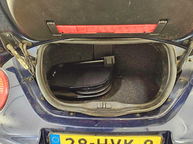 Volkswagen new beetle cabriolet 1.6 highline, 28-hvk-8 - afbeelding 2 van  9