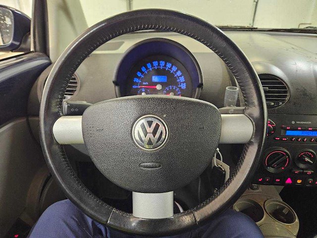 Volkswagen new beetle cabriolet 1.6 highline, 28-hvk-8 - afbeelding 9 van  9