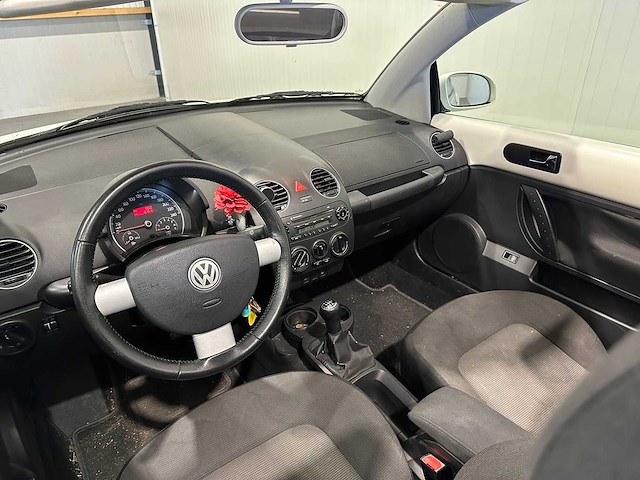 Volkswagen new beetle cabriolet 2.0 highline 45-gfz-6 nieuwe apk - afbeelding 1 van  19