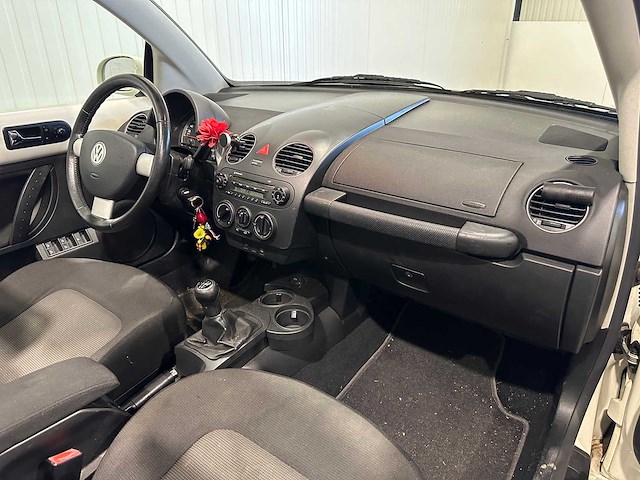 Volkswagen new beetle cabriolet 2.0 highline 45-gfz-6 nieuwe apk - afbeelding 2 van  19