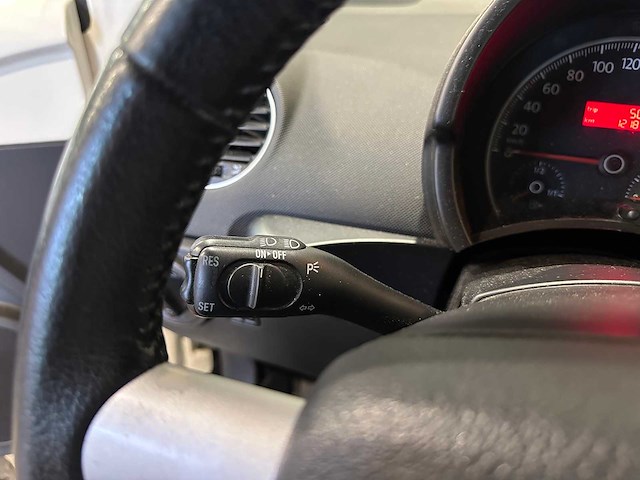 Volkswagen new beetle cabriolet 2.0 highline 45-gfz-6 nieuwe apk - afbeelding 4 van  19