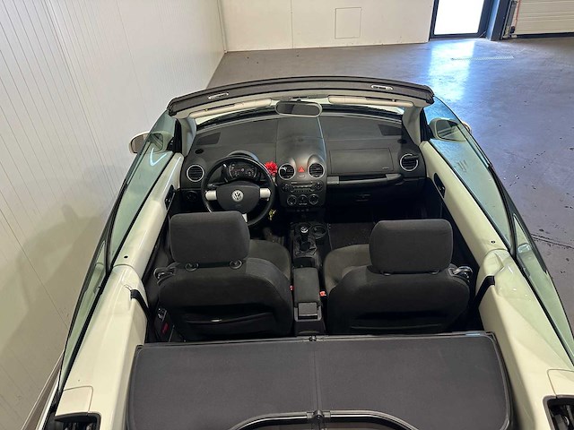 Volkswagen new beetle cabriolet 2.0 highline 45-gfz-6 nieuwe apk - afbeelding 11 van  19